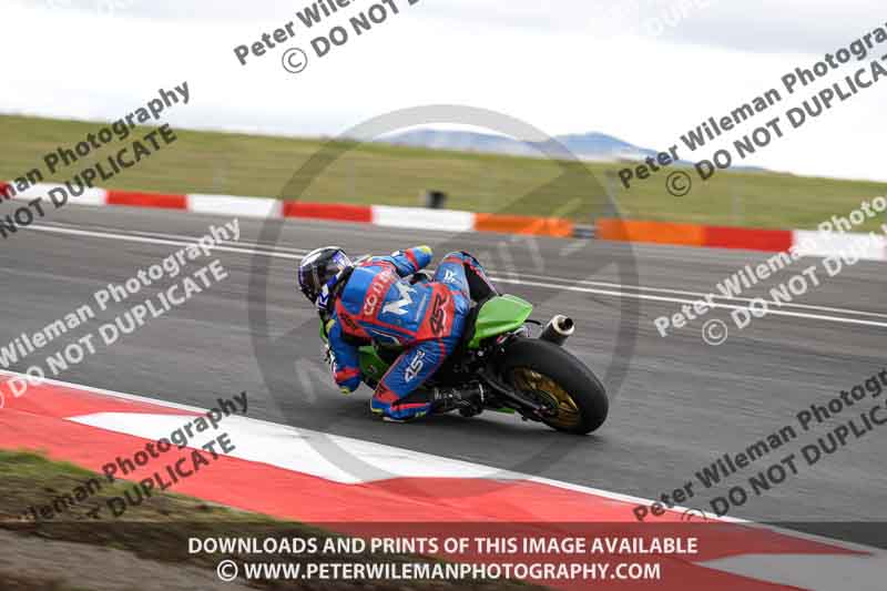 cadwell no limits trackday;cadwell park;cadwell park photographs;cadwell trackday photographs;enduro digital images;event digital images;eventdigitalimages;navarra;no limits trackdays;peter wileman photography;racing digital images;trackday digital images;trackday photos
